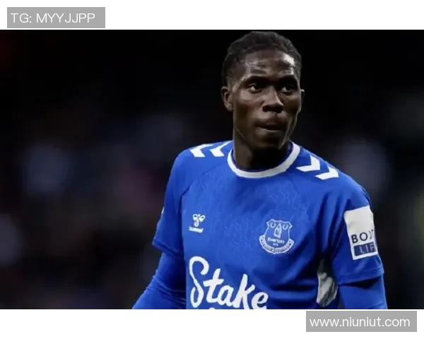 阿马杜奥纳纳因缺货无法买到47码球鞋足协员工亲自送到他手中 阿马杜奥纳纳因缺货无法买到47码球鞋足协员工亲自送到他手中